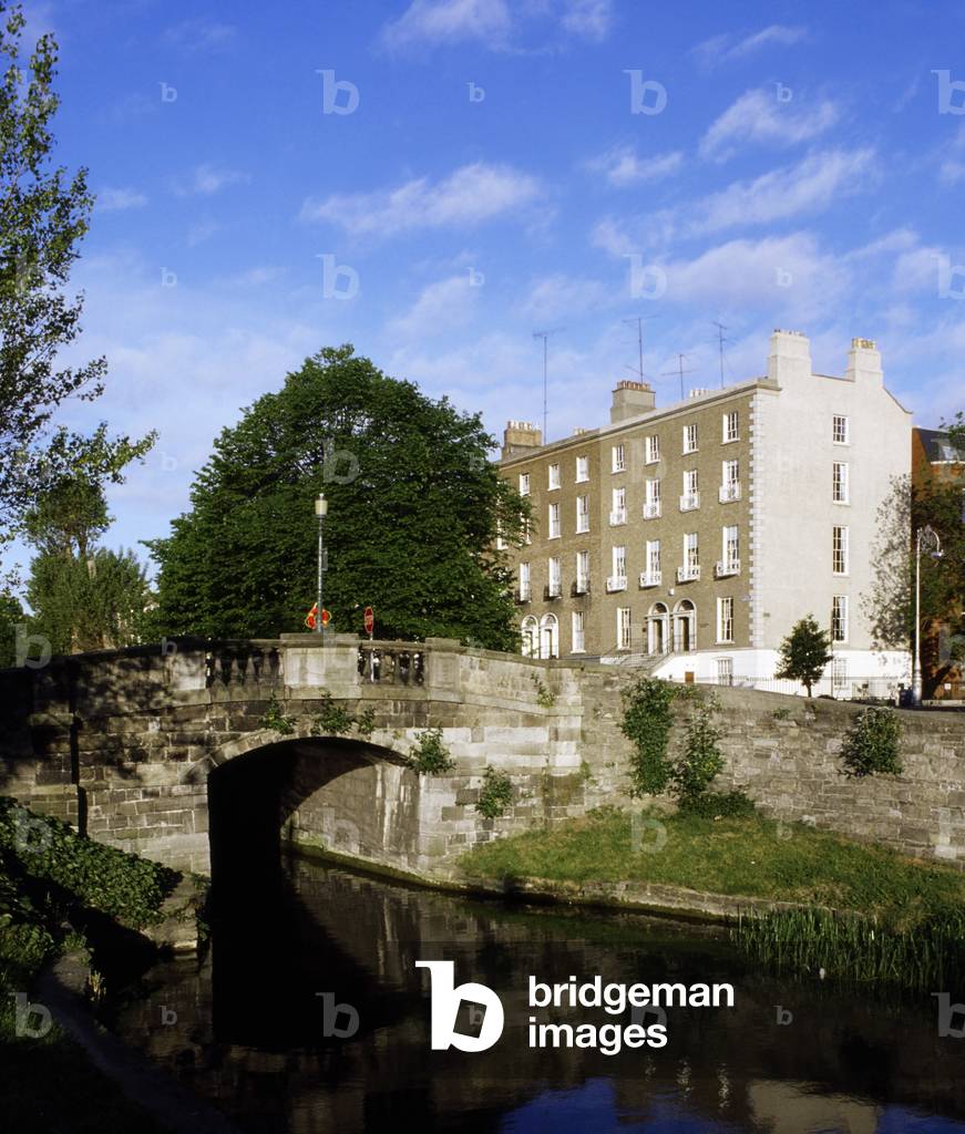Huband Bridge, Grand Canal, Dublin, Ireland; Stone Bridge Over City Canal (photo)