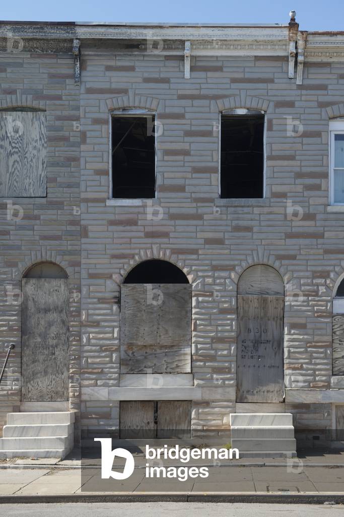Boarded up row home, Baltimore, Maryland, United States of America (photo)