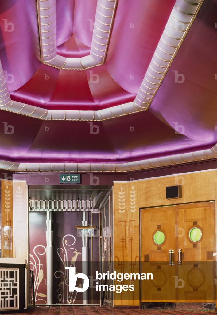 Apollo Victoria Theatre, Art-Deco Bar, London, England, UK (photo)