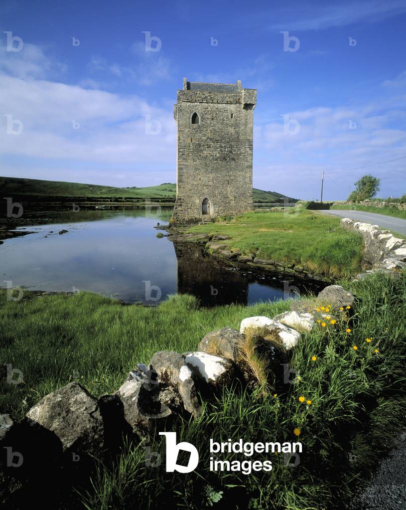 Castle Near A Bay, Clew Bay, County Mayo, Republic Of Ireland (photo)