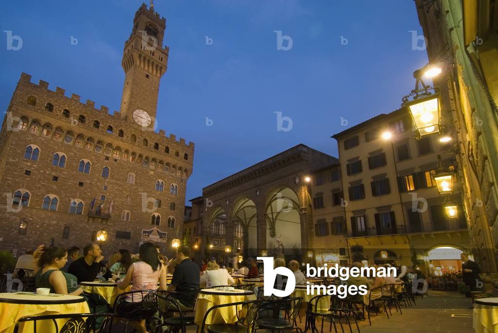 People in Cafe in Front of Palazzo Vecchio, Piazza Della Signoria, Florence, Tuscany, Italy (photo)
