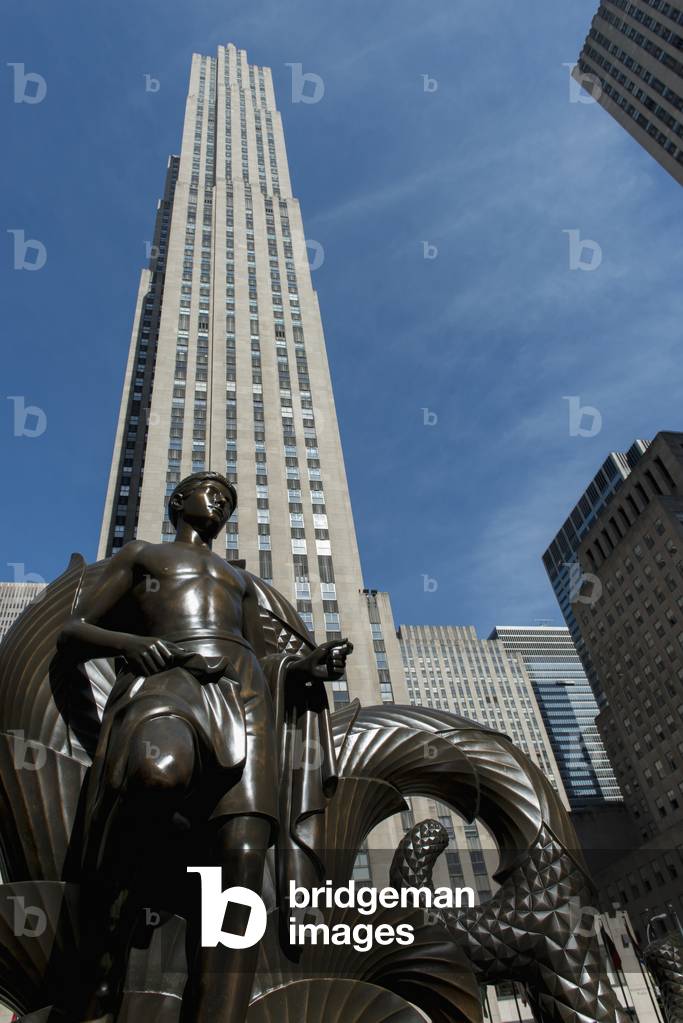Sculpture and Rockefeller Centre, New York City, New York, USA (photo)