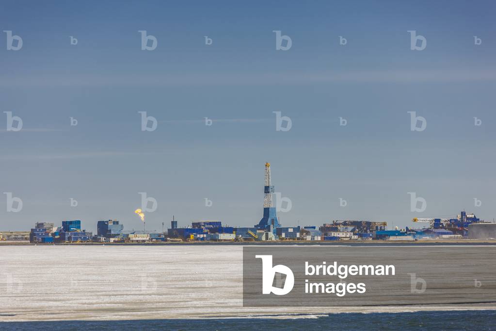 Oil and gas drill rig with surrounding infrastructure, Prudhoe Bay, Arctic Alaska, USA, Summer (photo)