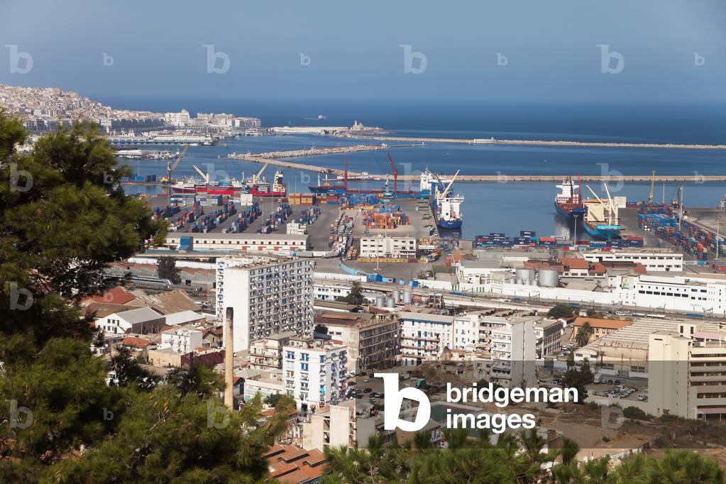 Algeria, View of city and port from Martyr's Monument, Algiers (photo)