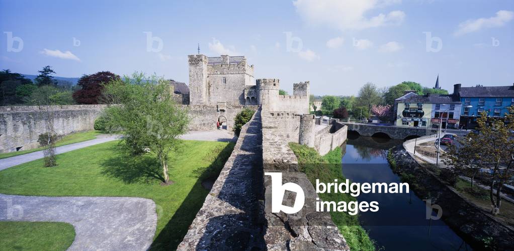 Cahir Castle, County Tipperary, Ireland; 12Th Century Castle And Courtyard (photo)