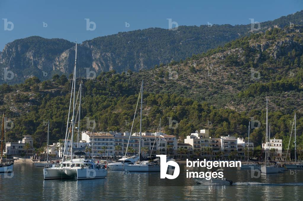 Spain, Boats in harbor of Port Soller, Majorca (photo)