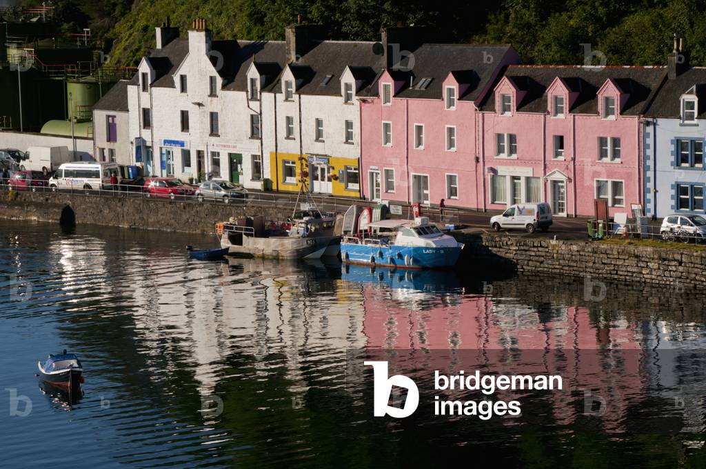 Portree harbour, Isle of Skye, Scotland (photo)