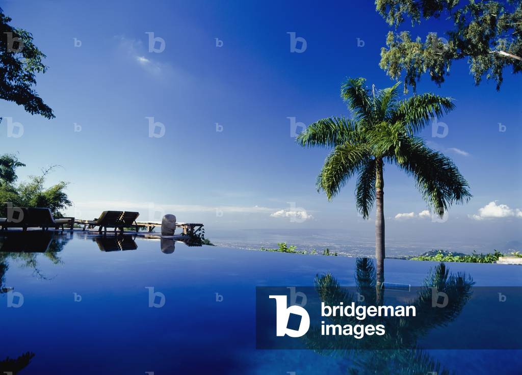 Infinity Pool of Syrawberry Hill (photo)