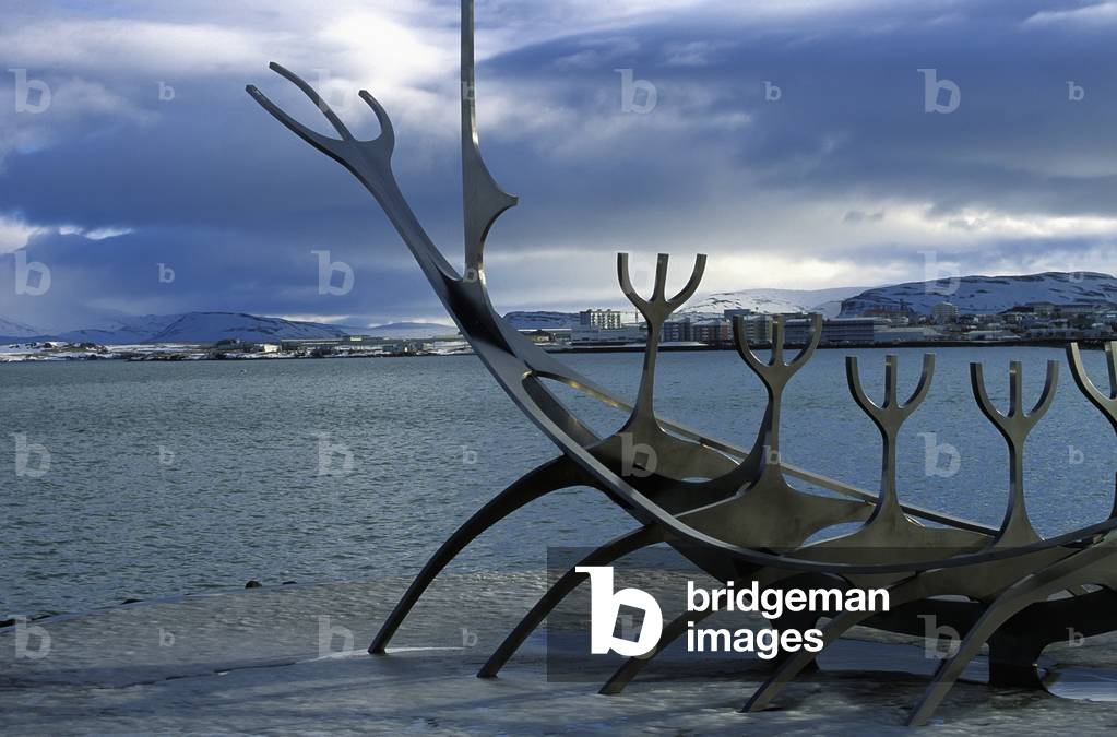 Iceland, Sculpture Solfarinn (Sun Follower), Reykjavik (photo)