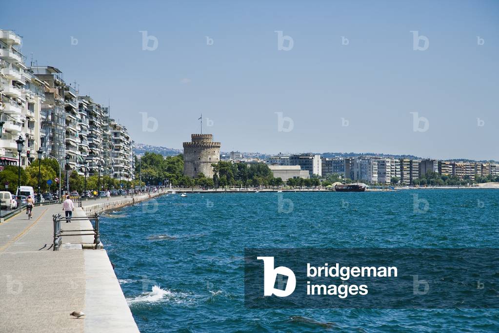 Greece, View of waterfront with White Tower in background, Thessaloniki (photo)