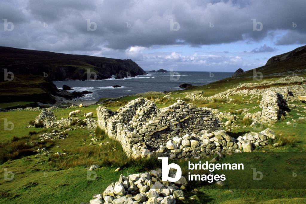 Ruins Of A Building On The Coast, Co. Donegal, Ireland (photo)
