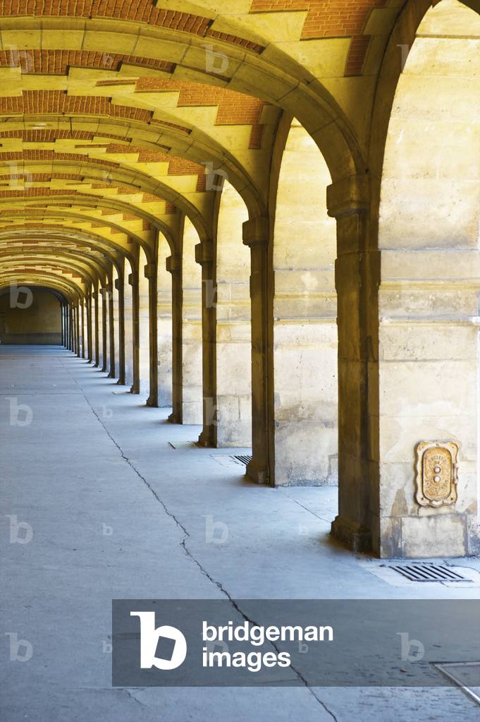 A covered walkway with pillars and arched ceiling, Marais district, Paris, France (photo)