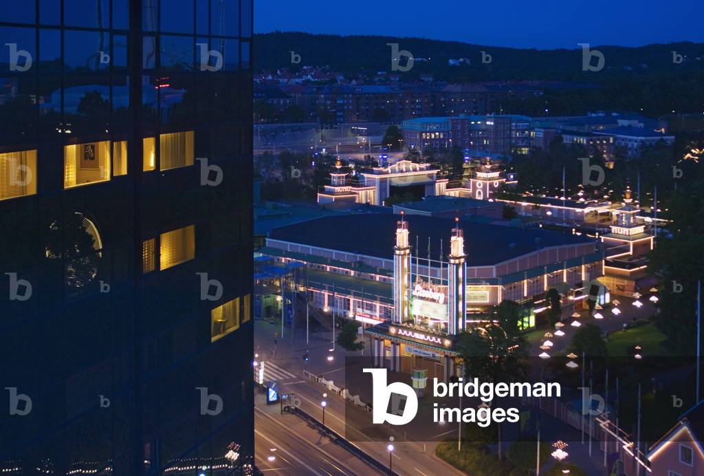 Liseberg Ausement Park at Night, Gothenberg, Sweden (photo)