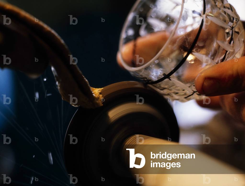 Traditional Crafts, Crystal Glass Cutting (photo)