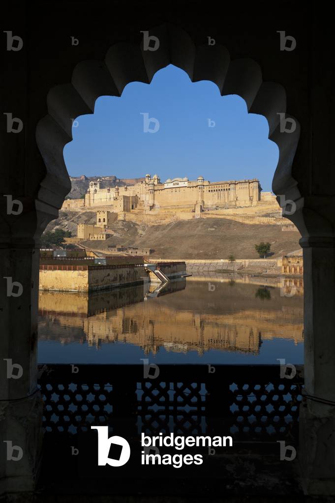 Looking out of archway to Amber Fort, Amer, Jaipur, India (photo)