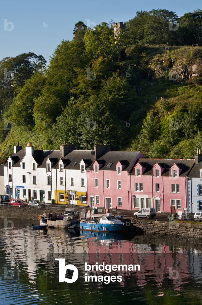 Portree harbour, Isle of Skye, Scotland (photo)
