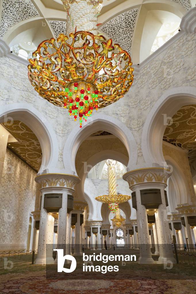 Inside the Sheikh Zayed Grand Mosque, Abu Dhabi, United Arab Emirates (photo)