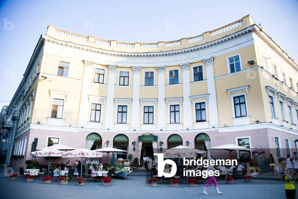 Tourists dining in street cafes outside historic buildings in Odessa city centre, Odessa, Ukraine (photo)