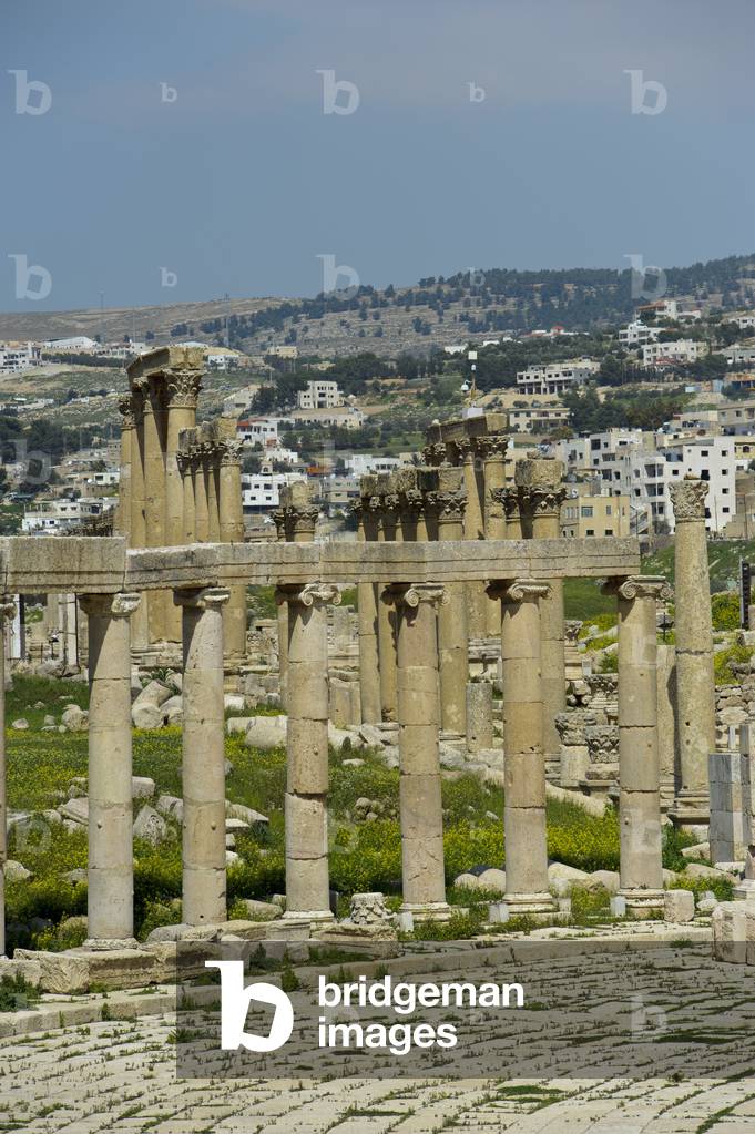 The Forum and Colonnade Street, Roman ruins, Jerash, Jordan (photo)
