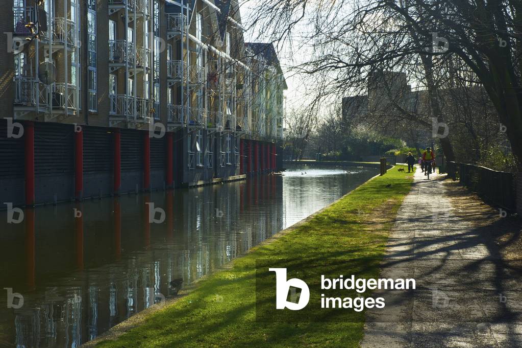 A path and residential building beside a waterway, Ladbroke Grove, London, England, UK  (photo)