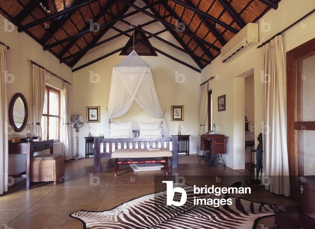 Bed in Luxury Home (photo)