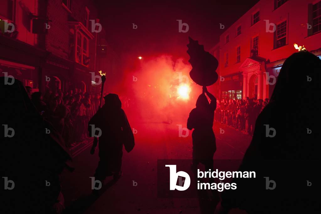Bonfire night, Lewes, England, UK (photo)