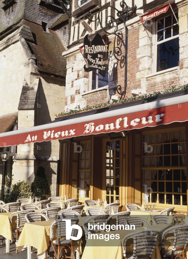 Restaurant in Honfleur. (photo)