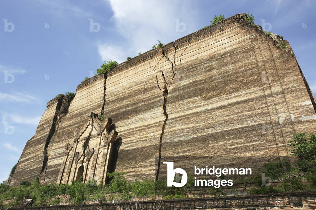 Huge cracks cut through the brick facade of the unfinished Mingun Pagoda that was destroyed by an earthquake, Mandalay, Burma (photo)