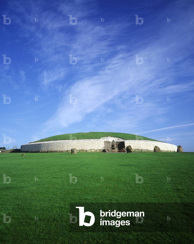 Newgrange Passage Grave, (World Heritage Site), Co Meath, Ireland (photo)