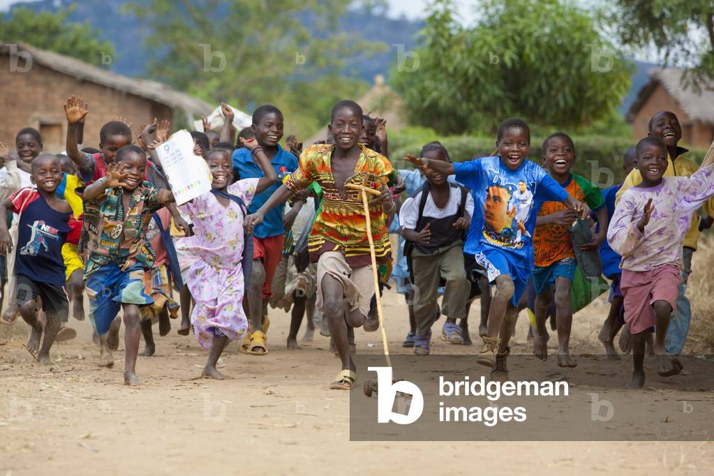 Children Running and Playing, Manica, Mozambique, Africa (photo)