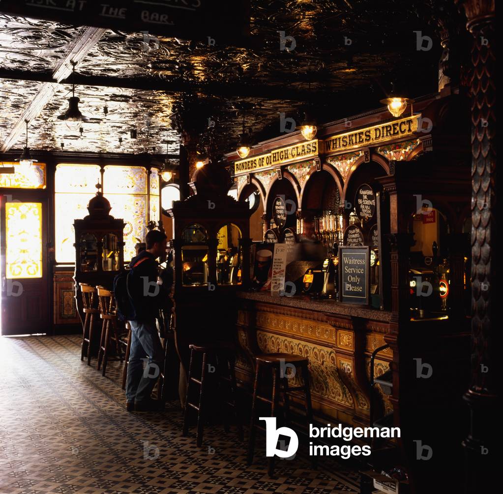 Belfast, Co Antrim, Northern Ireland, The Crown Bar (photo)