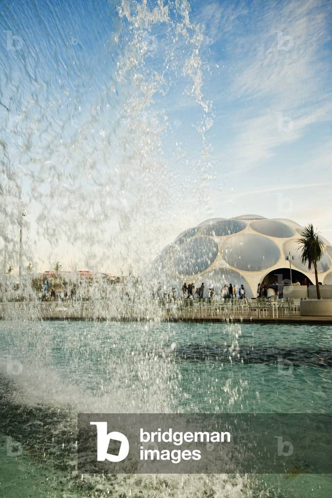 View of thematic square, Zaragoza, Aragon, Spain (photo)