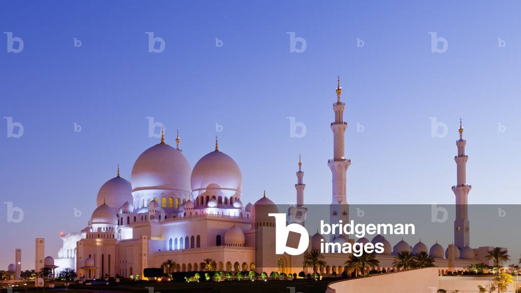 Sheikh Zayed Grand Mosque at sunrise, Abu Dhabi, United Arab Emirates (photo)