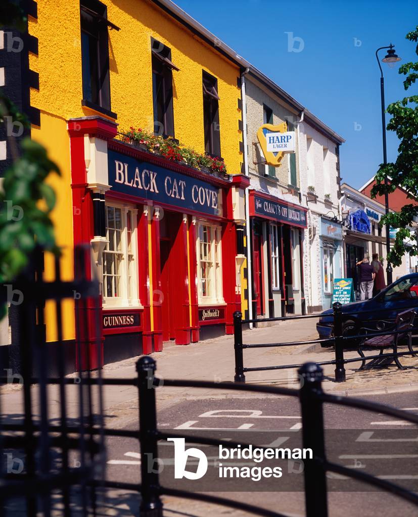 Belleek, Co Fermanagh, Northern Ireland, Traditional Pub (photo)