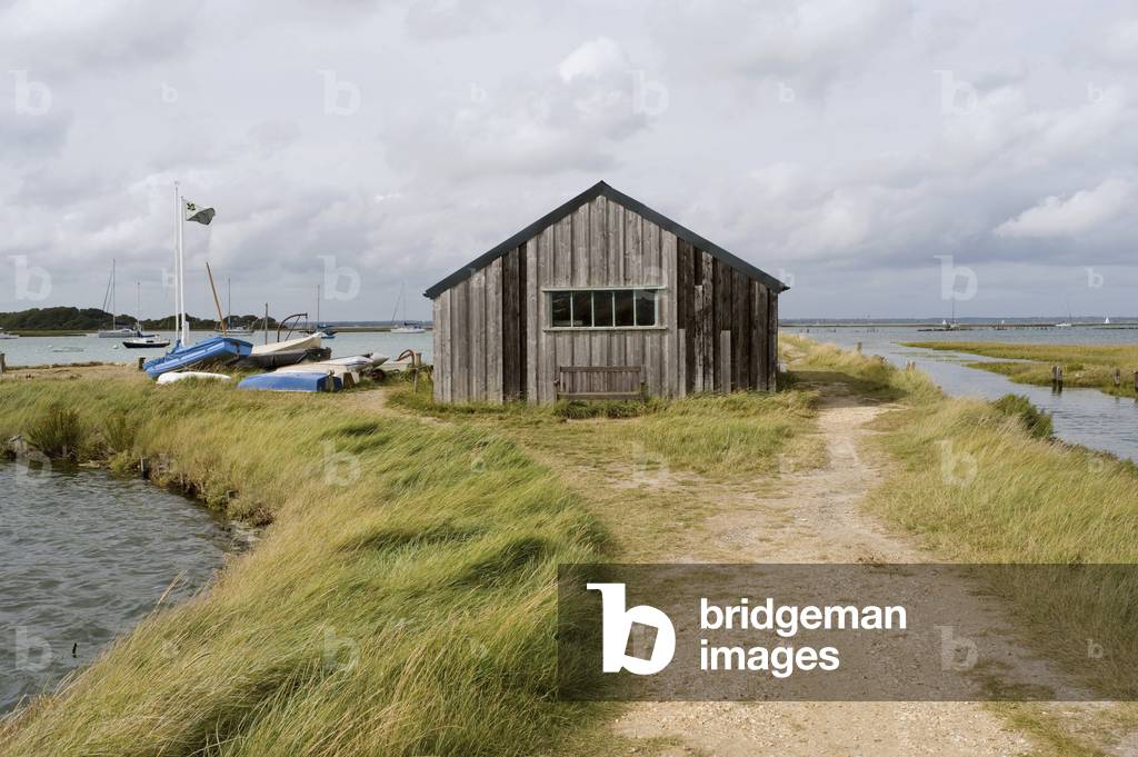 UK, England, Wooden Building in Newtown Nature Reserve, Isle of Wight (photo)