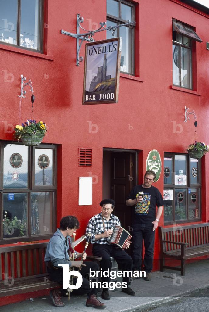 Co Cork,Ireland;Traditional Musicians Outside O'neill's Pub (photo)