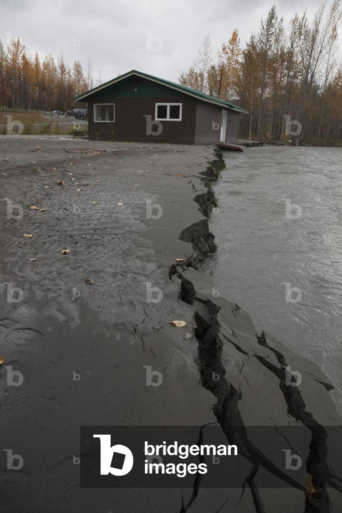 View of a house in danger of collapsing into the flooding Matanuska River, Palmer, Southcentral Alaska, autumn (photo)