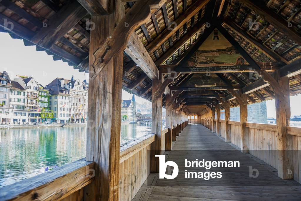 Chapel bridge on Lake Lucerne, Lucerne, Switzerland (photo)