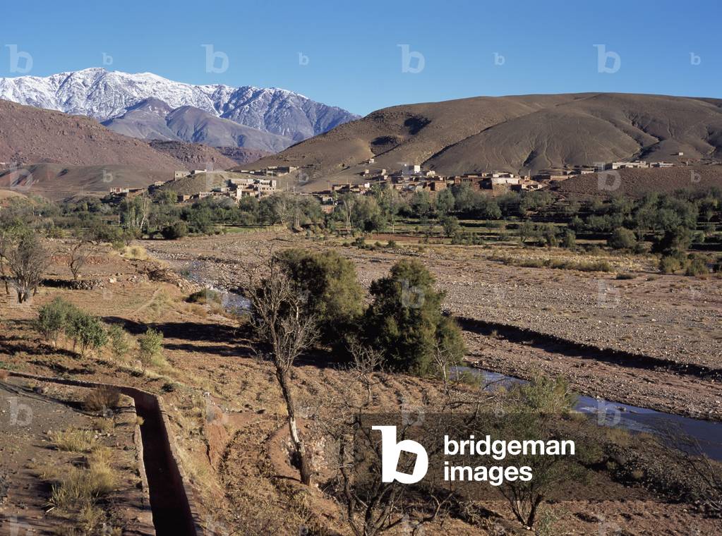 Village in Mountains (photo)