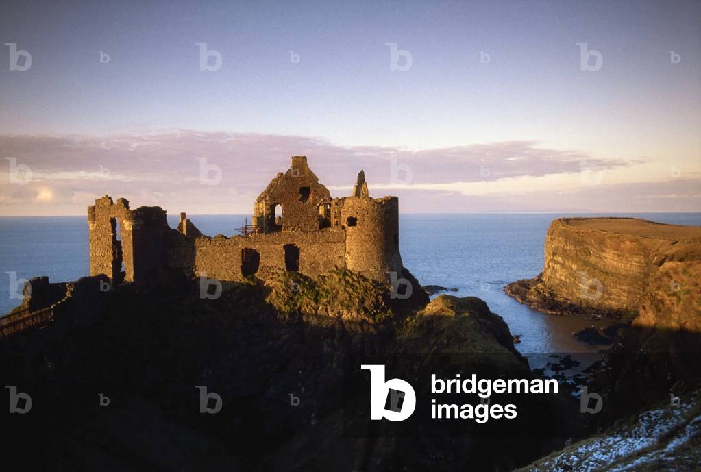 Co Antrim, Northern Ireland, Dunluce Castle (photo)