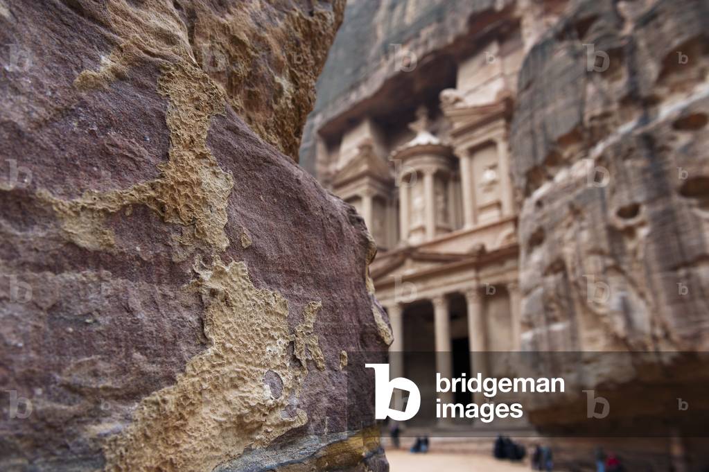 Treasury at Petra, also known as El Khazneh Nabataean, one of the new Seven Wonders of the World, Petra, Jordan (photo)