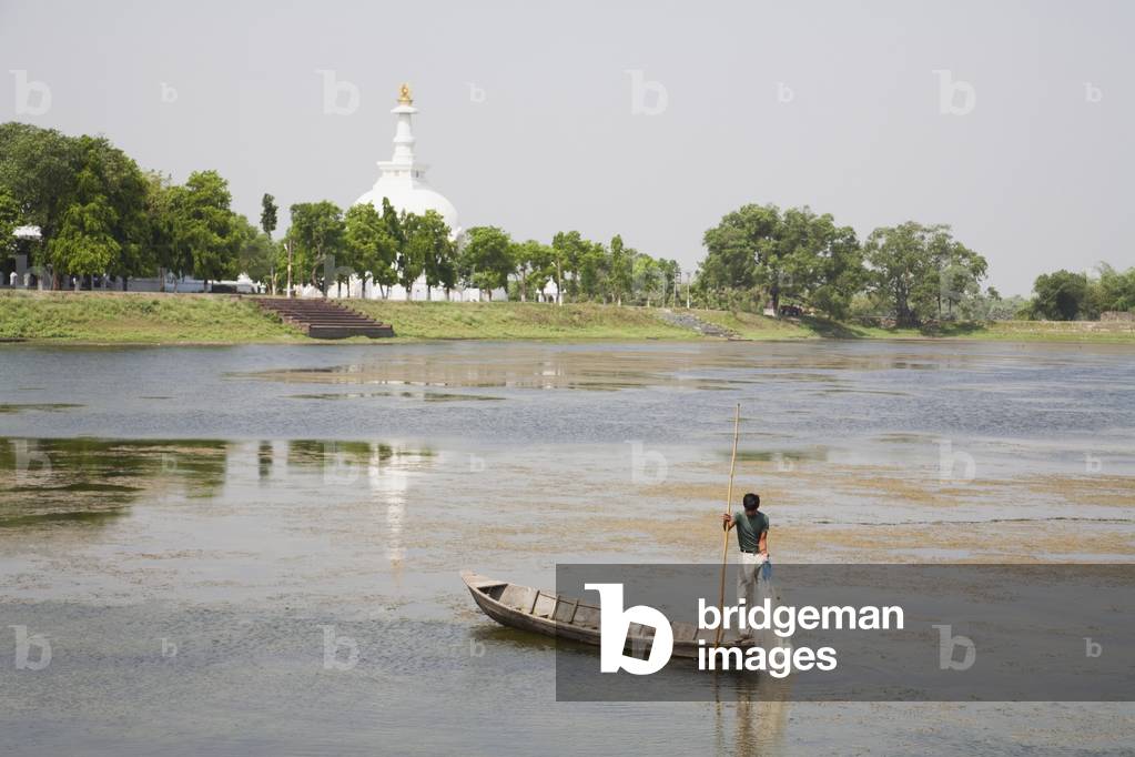 Fisherman and Vishwa Shanti Stupa, Vaishali, Bihar, India (photo)