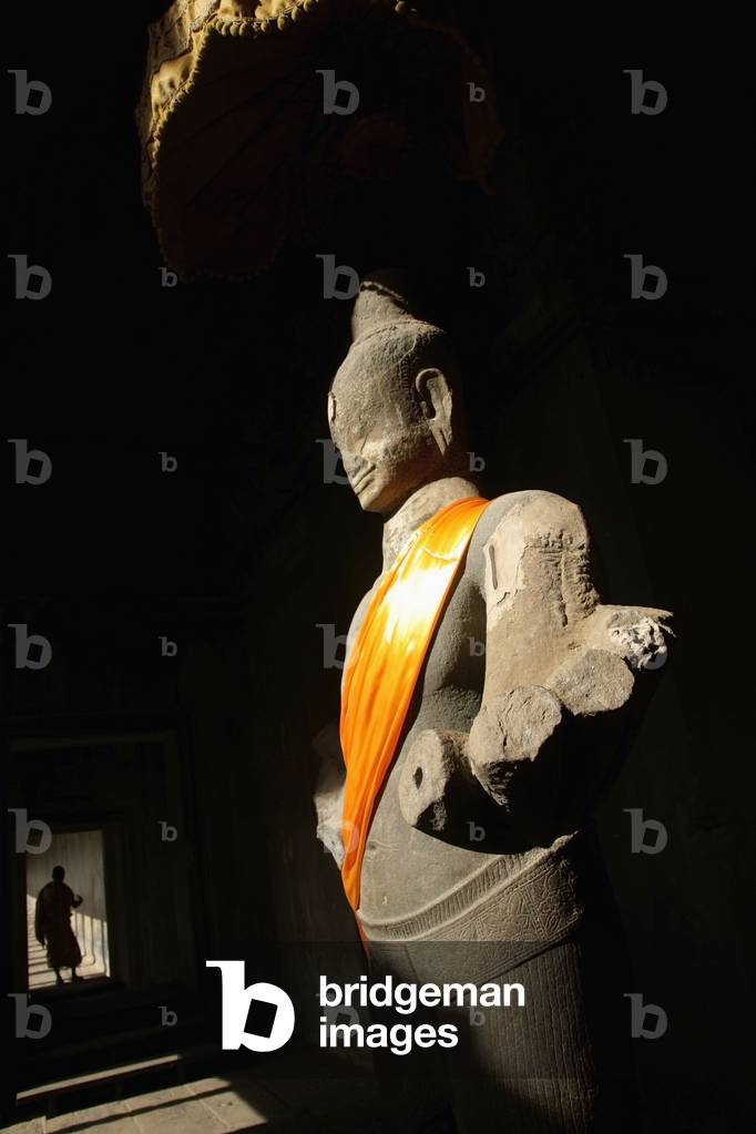 Cambodia, Buddha statue and monk, Angkor Wat (photo)