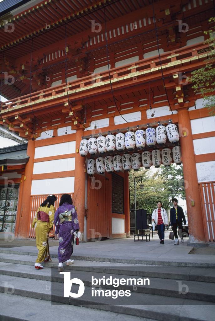 Shrine in Maruyama Park (photo)