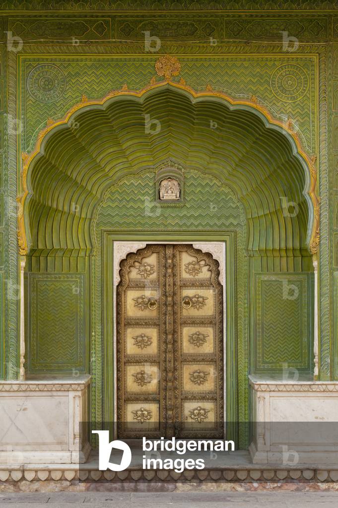 India, Rajasthan, Doorway in City Palace, Jaipur (photo)