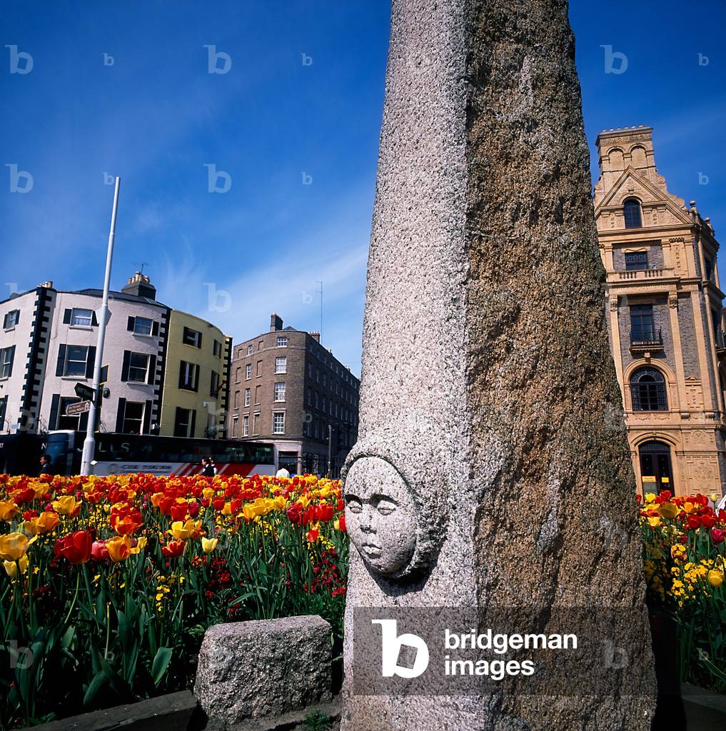 Dublin Details, Fleet Street And Pearse Street, Pillar (photo)