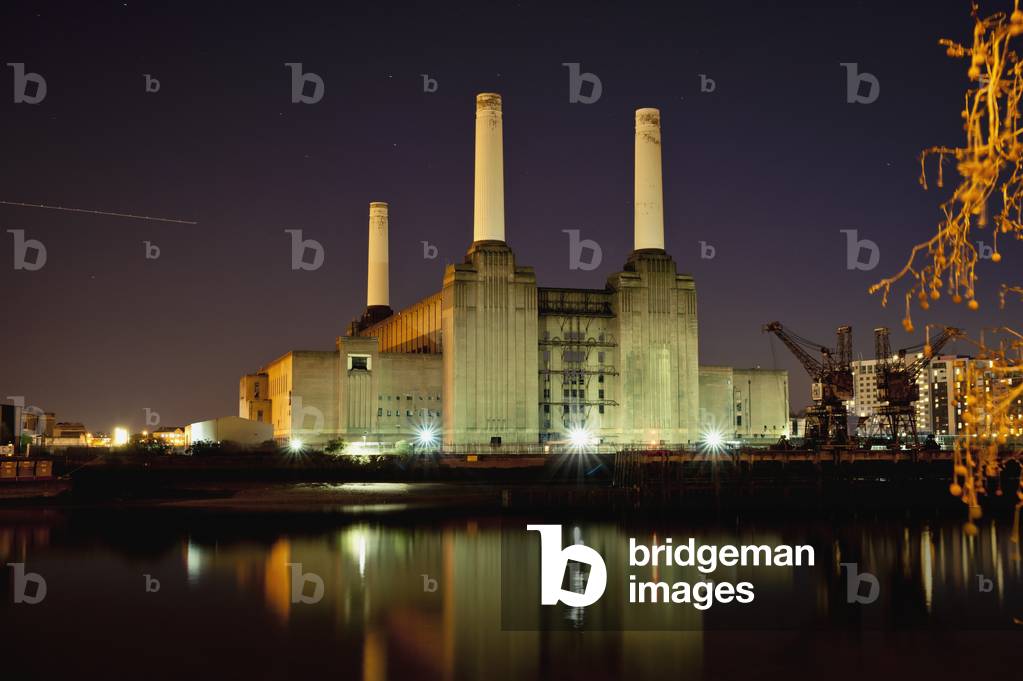 UK, England, UK , Battersea Power Station at night, London (photo)