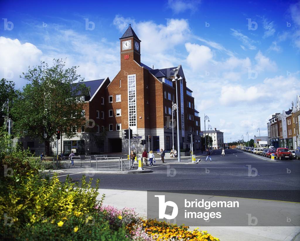 Streetscape, Christchurch Square, Dublin, Ireland (photo)