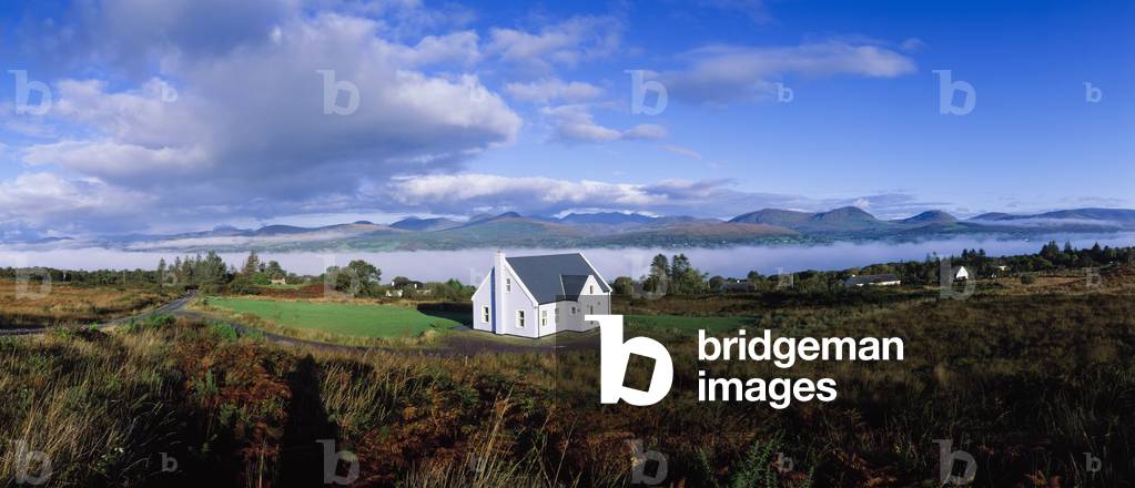 Kenmare Bay, Co Kerry, Ireland, Cottage (photo)