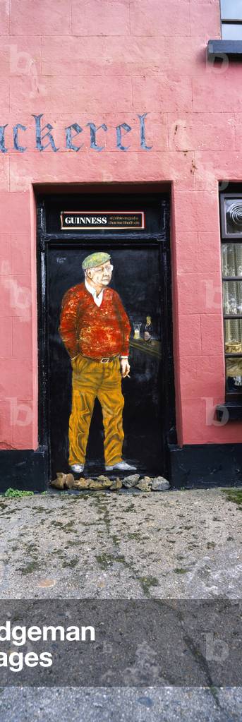 Teelin, Co Donegal, Ireland, The Rusty Mackeral Pub (photo)